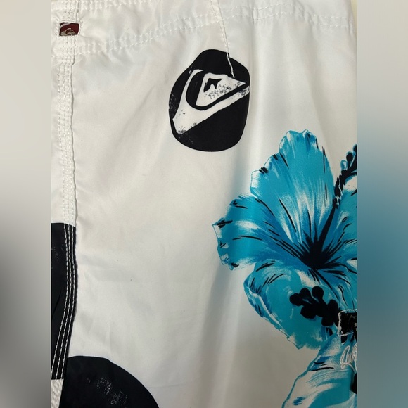 Y2K Quiksilver White Hawaiian Board Shorts - Picture 9 of 9